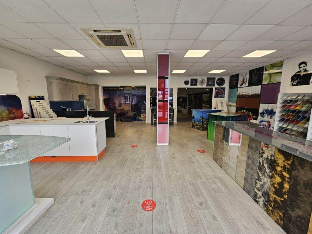glass inspirations fleet showroom 125517 (large)